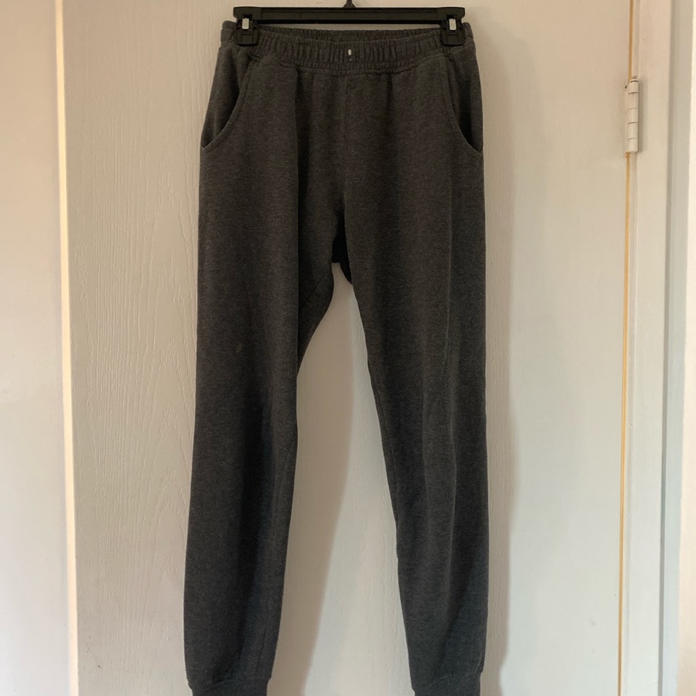 Plain pepper gray sweats
